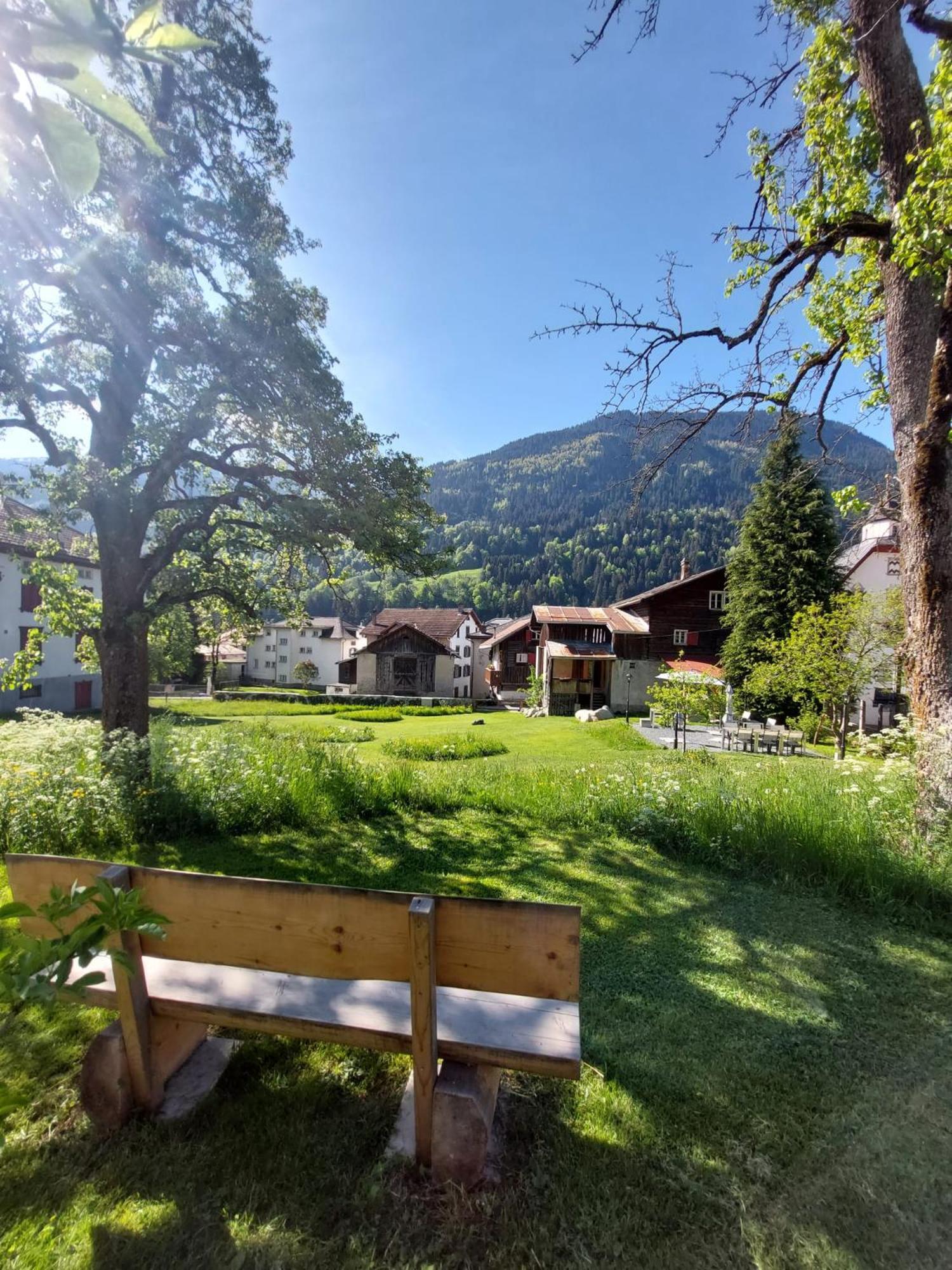 Casa Toedi Restaurant Hotel Trun Екстериор снимка