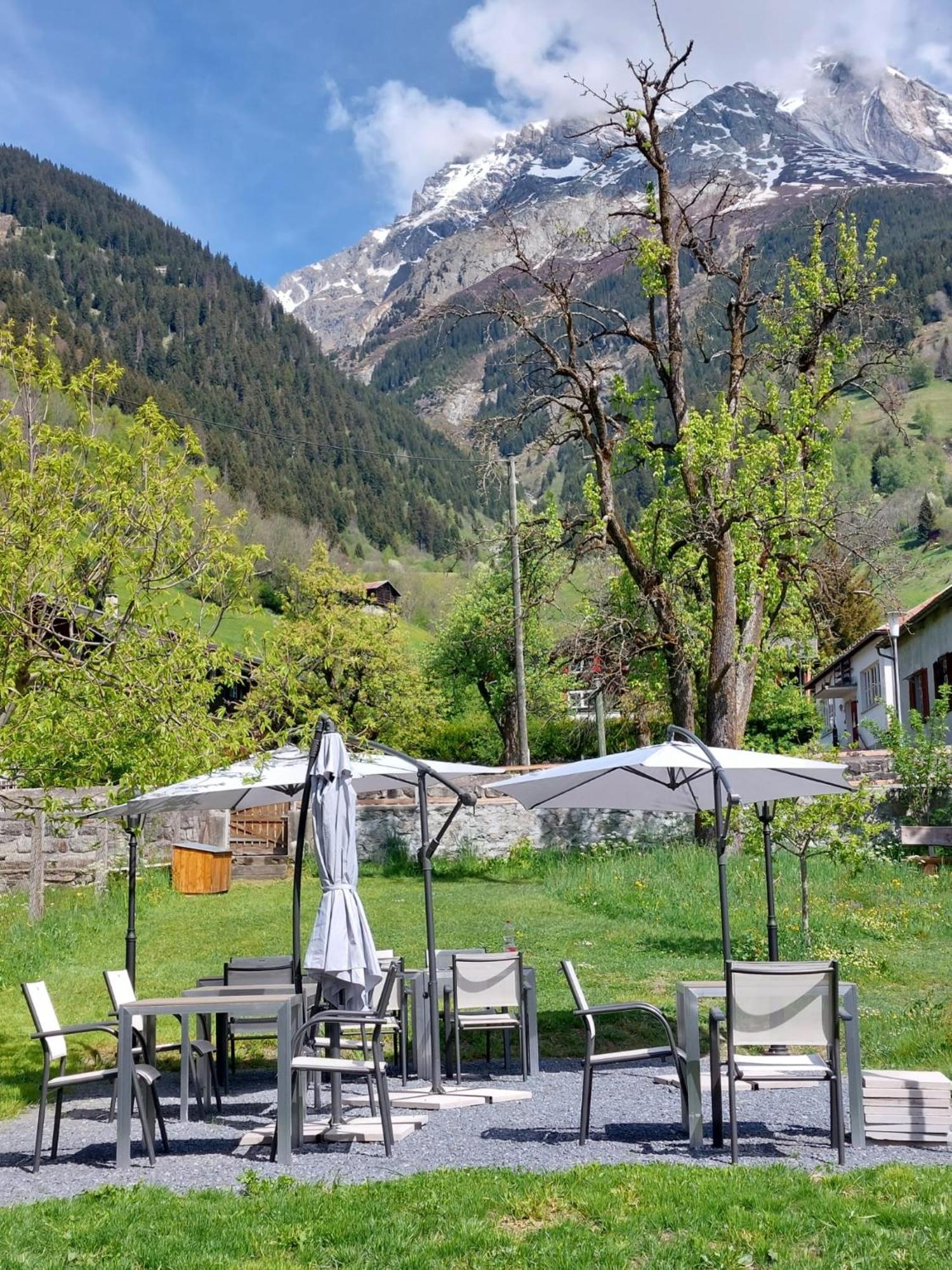 Casa Toedi Restaurant Hotel Trun Екстериор снимка