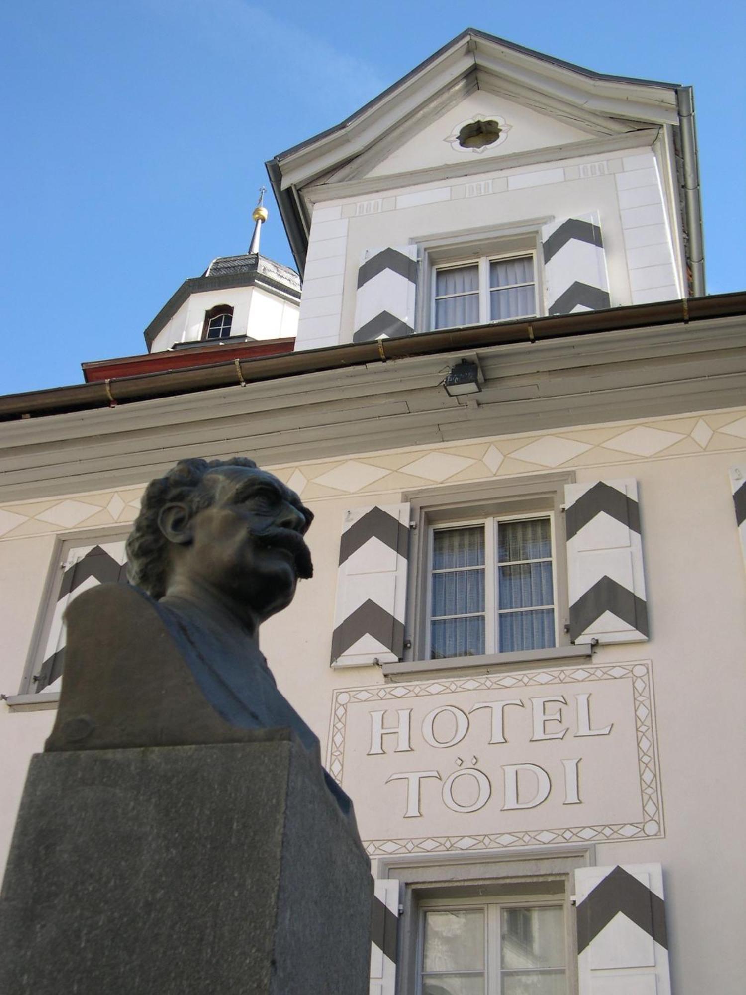 Casa Toedi Restaurant Hotel Trun Екстериор снимка