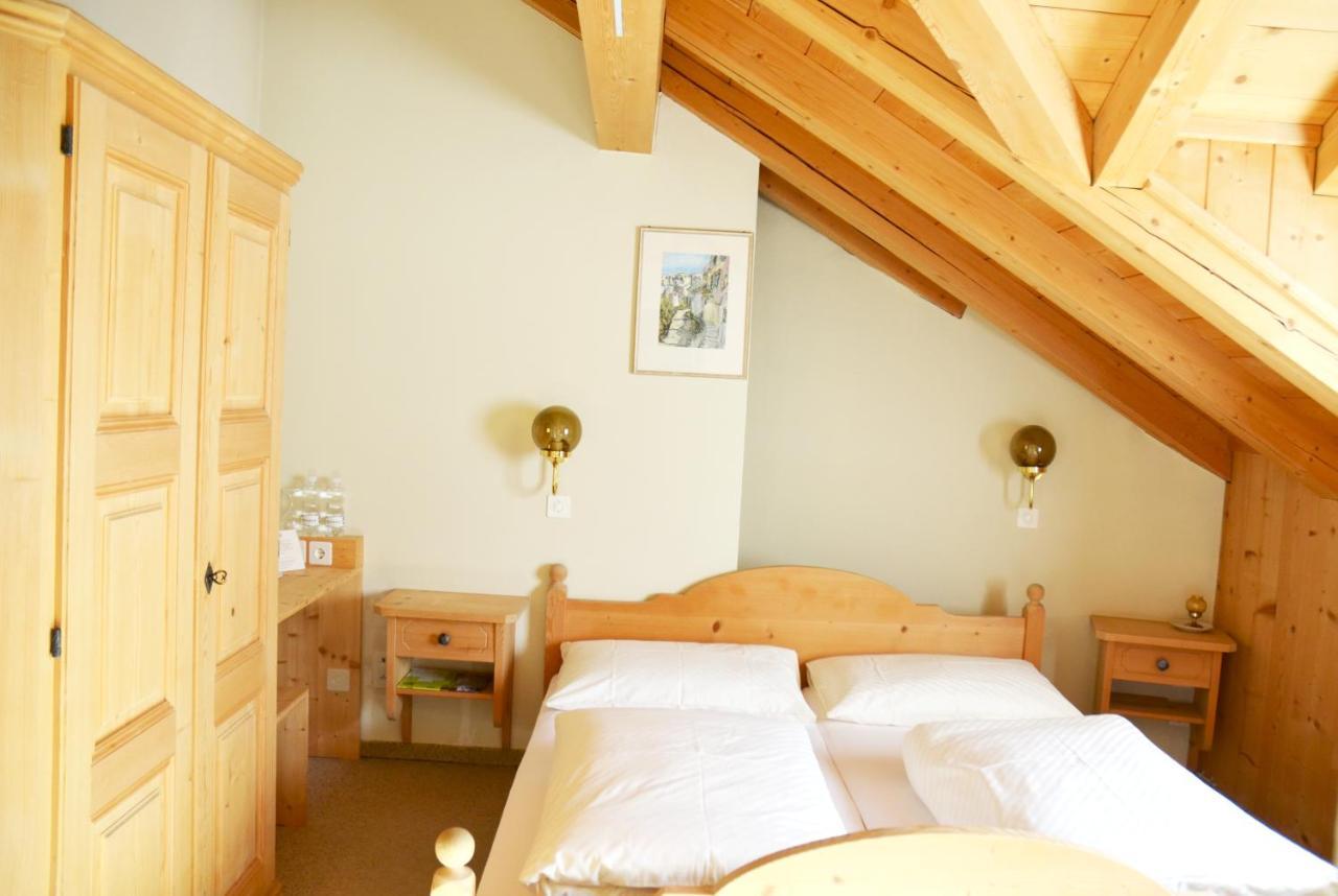 Casa Toedi Restaurant Hotel Trun Екстериор снимка